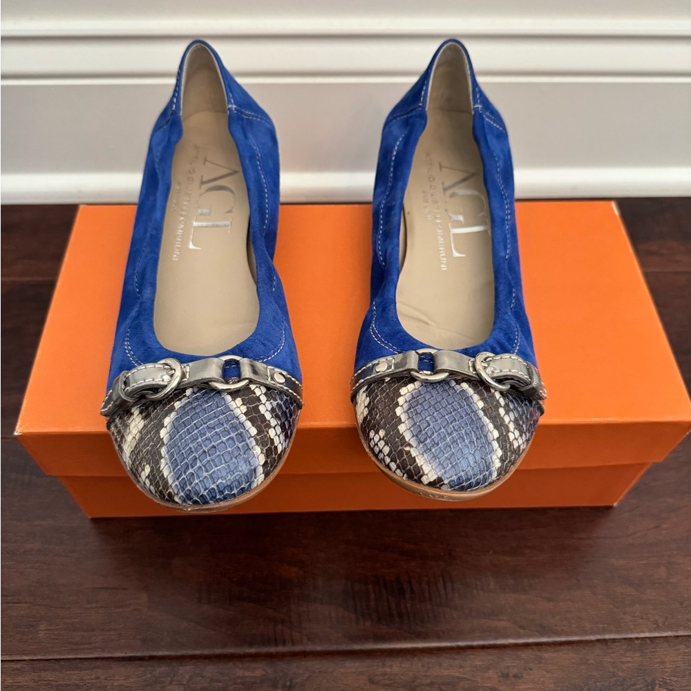 Attilio Giusti Leombruni Blue and Gray Flats
